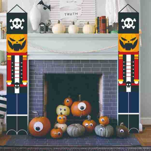 Pareado de pancarta de cascanueces modelo soldado de Halloween