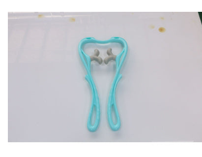 Masajeador de cuello manual de seis ruedas con rodillos de masaje para aliviar el dolor.