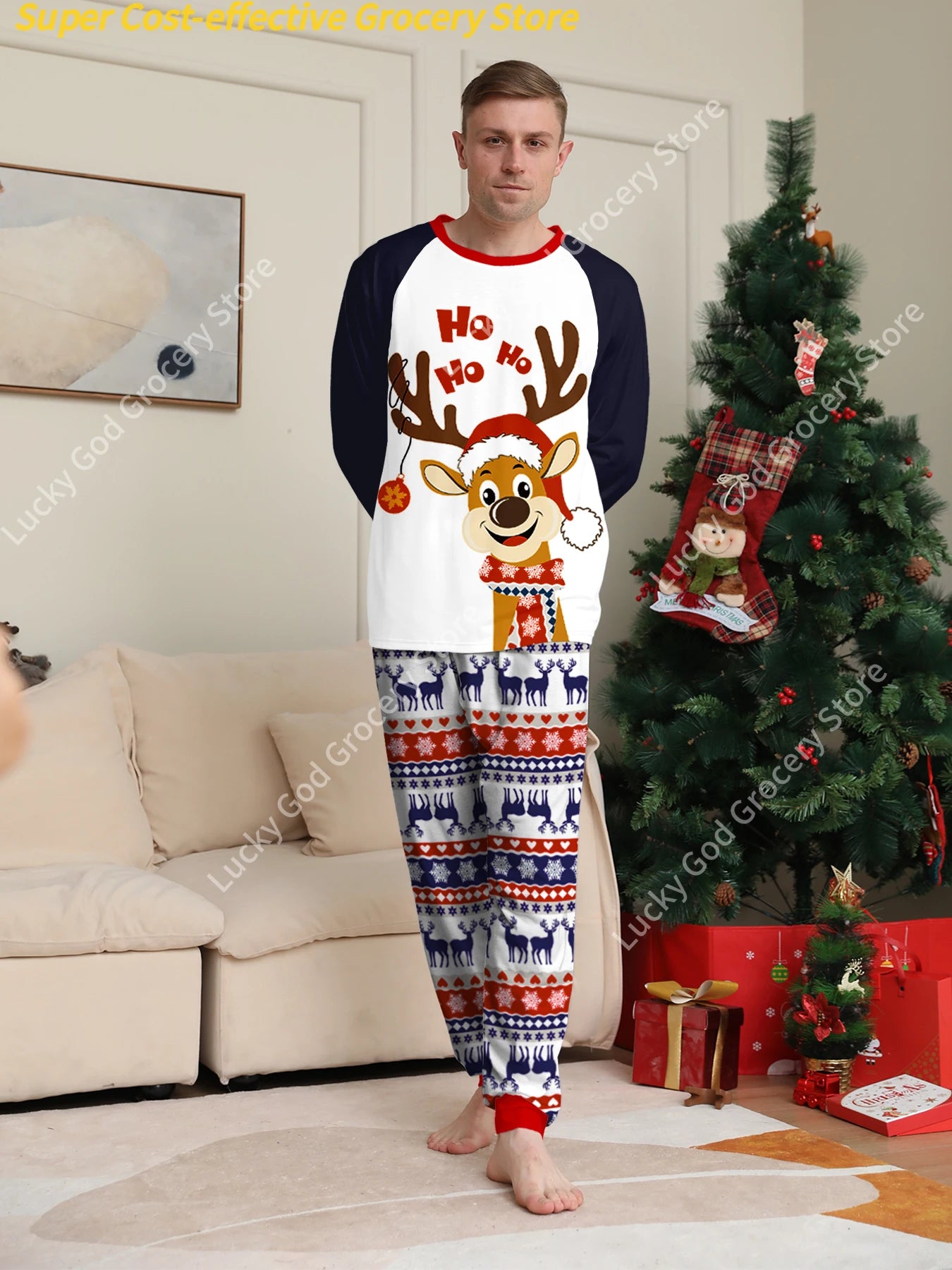 Conjunto de pijama navideño para pareja: manga raglán, estampado de renos "Ho Ho Ho" en azul marino y blanco y pantalones con estampado festivo.