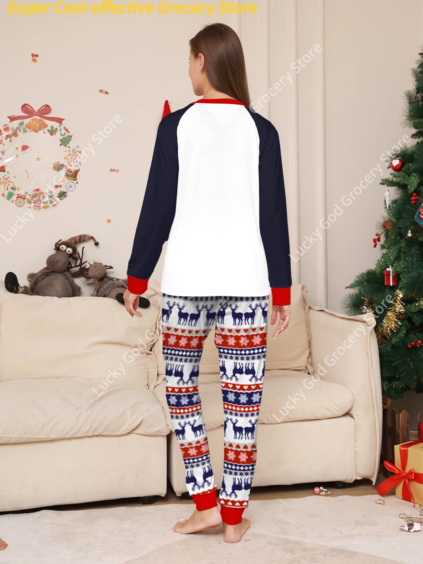 Conjunto de pijama navideño para pareja: manga raglán, estampado de renos "Ho Ho Ho" en azul marino y blanco y pantalones con estampado festivo.