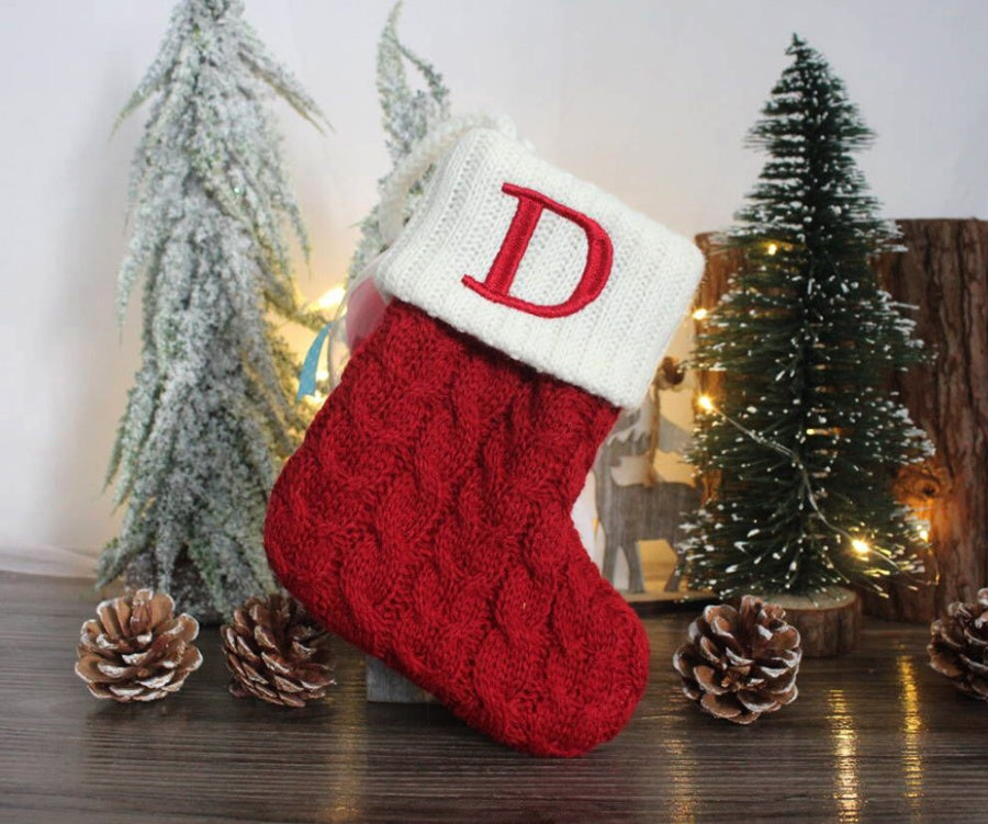 Bolsa de regalo con colgante de lana tejida con letras navideñas